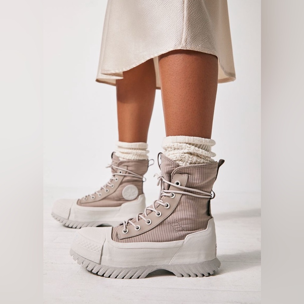 Chuck Taylor All Star Lugged 2.0 Mid Sneakers